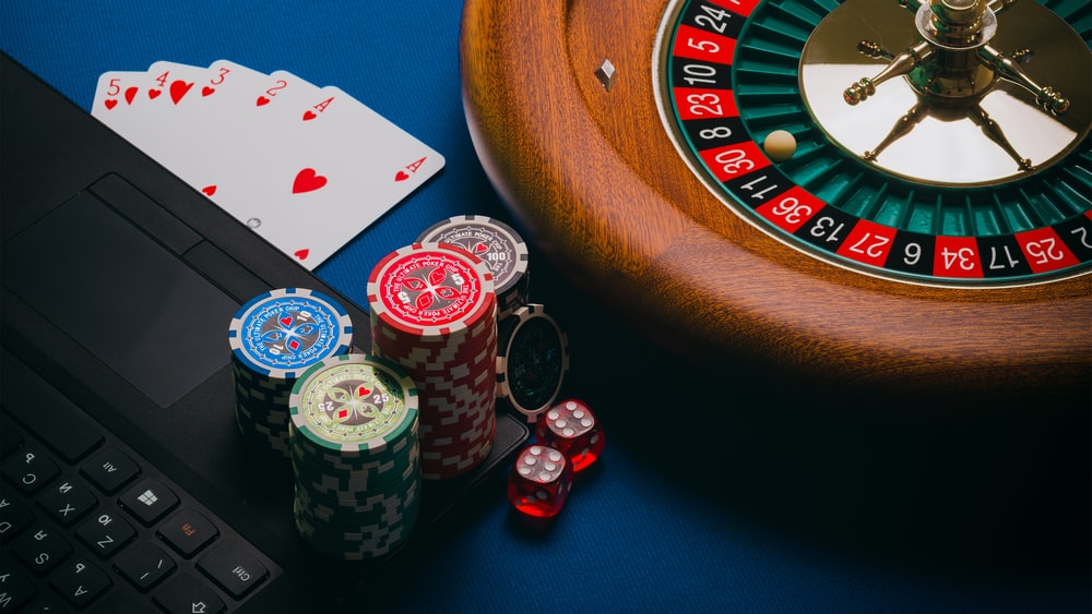 Basic differences between online and offline gambling